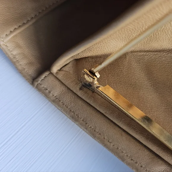 VGUC Chanel Caviar Leather Kisslock Beige Wallet Vintage - Picture 16 of 17